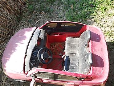 qırmızı gül: Uşaq üçün elektrikli minik maşını toklarinda problemi var akmiyatorla — 4
