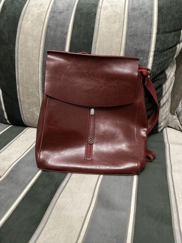 спортивная сумка бу: Рюкзак, натуральная кожа, без потертостей. Сломана молния и небольшое