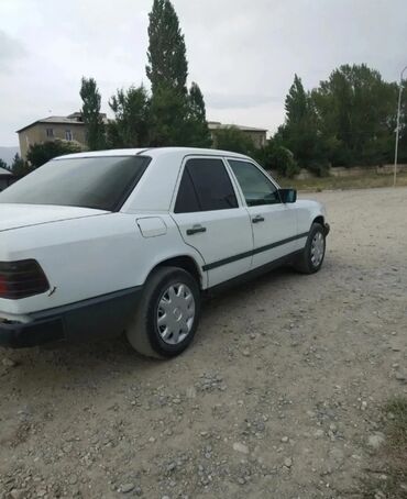 мерс автомобиль: Mercedes-Benz W124: 1985 г., 2.3 л, Механика, Бензин, Седан