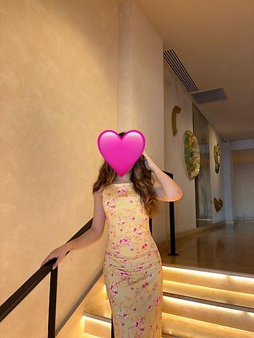 be: Sarı rəngli, çiçək naxışlı uzun qadın donu XS 34 olcu - Rəng və naxış — 2