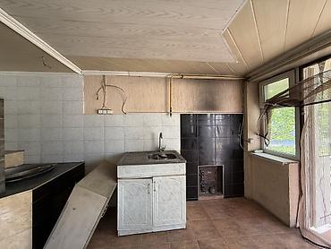 Продажа коттеджей и домов: Продаётся жилой дом с участком. Характеристики: - Дом одноэтажный с — 15