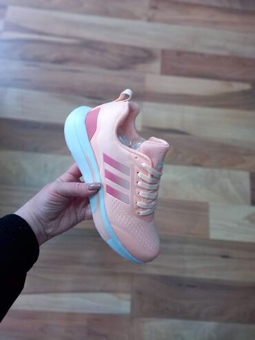 Women's Sneakers and athletic shoes: 41 — 9