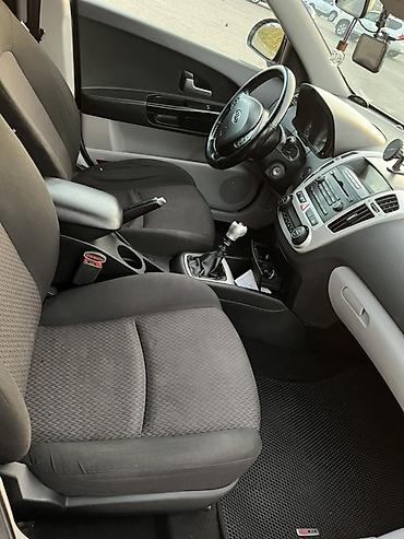 kia ceed sw: Kia Cee’d SW (universal) – gümüşü rəngdə, şəhər və ailə istifadəsi — 9