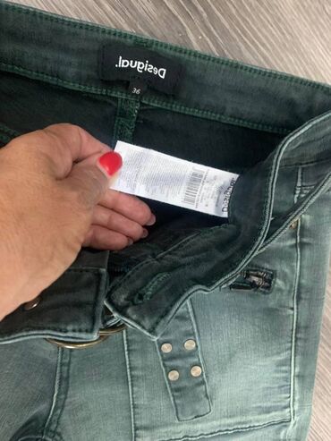 Farmerke: Moderne original Desigual farmerke naznačene veličine 36. Imaju nešto — 17