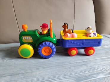 трактор игрушки: Продается музыкальная игрушка "трактор" В отличном состоянии, только