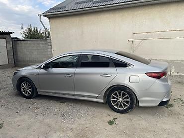 x class: Седан бизнес-класса, серебристый кузов. Основные особенности: - — 4