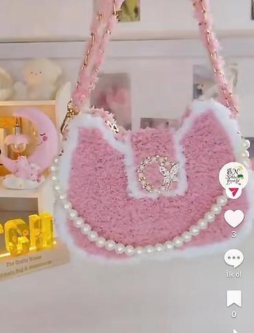 parca canta: Şirin dizaynlı çiyin çantası – yumşaq tüklü parça, pastel çəhrayı — 1