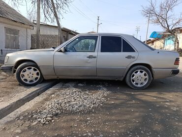 16 мерс: Mercedes-Benz W124: 1992 г., 2.3 л, Механика, Бензин, Седан