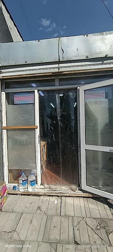выбор: Продуктовый мини‑магазин/ларёк Описание: - Небольшой павильон формата — 1