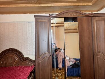 сейф бишкек цена: Спальный гарнитур, Б/у, Двуспальная кровать, МДФ, цвет - Коричневый at lalafo.kg сейф бишкек цена: Спальный гарнитур, Б/у, Двуспальная кровать, МДФ, цвет - Коричневый