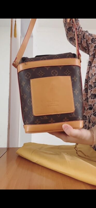 Другие сумки: Продаётся новая сумка люкс
Состояние отличное
Цена:2500