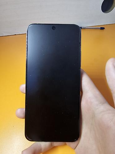 Другие мобильные телефоны: Смартфон с экраном почти без рамок и центральным отверстием под — 2