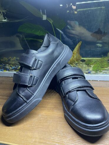 скидки на обувь бишкек в Кыргызстан | Детская обувь: Новая обувь на мальчика. Кожа. Размер 34. Обувь привезенная. Размер не