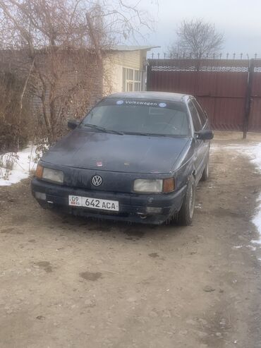 выкуб авто: Volkswagen Passat: 1989 г., 1.8 л, Механика, Бензин, Седан