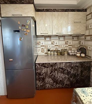 qaz sobasl: Metbex mebeli tecili olaraq satilir 450 manata.Üstünde qaz — 3