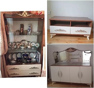 Klassik üslubda zərif mebel dəsti Tərkibi: - Şkaf-vitrin: 2 şüşə