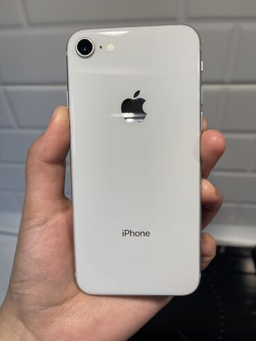 Apple iPhone: IPhone 8, Б/у, 64 ГБ, Белый, Чехол, Кабель, 76 %