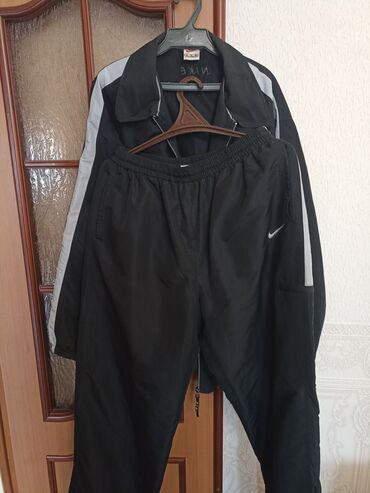 Костюмы: Срочно продаю мужские костюмы, размеры 50/6, 52, 54, пр-во Италии — 13