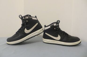 Patike i sportska obuća: Nike, 37, bоја - Crna