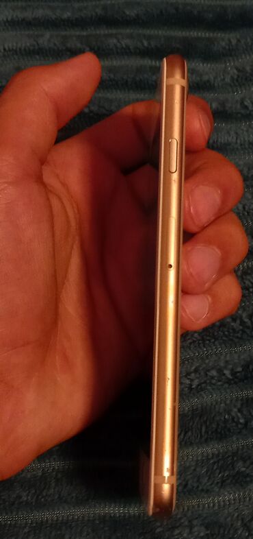 Digər mobil telefonlar: Məhsul: Qızılı rəngdə smartfon (metallik korpus Xüsusiyyətlər: Pil — 3