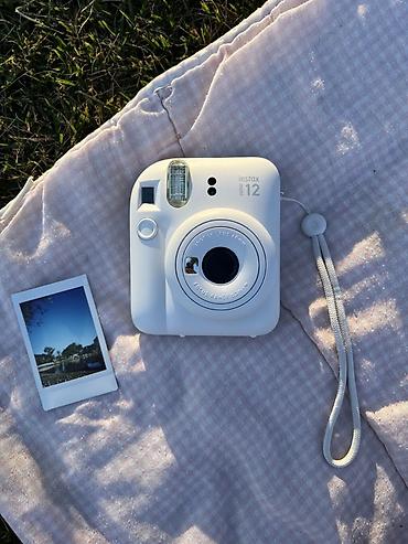 yeni iphone se: Fujifilm Instax mini 12 instant fotoaparat - Rəng: ağ - Cib ölçülü — 1