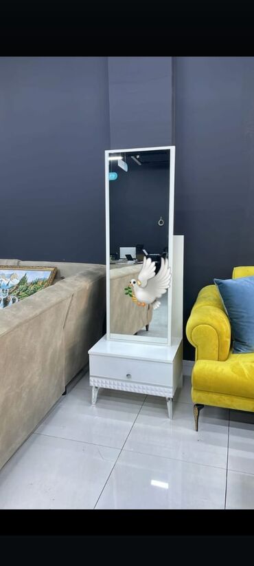 Komodlar: Güzgülü tumba yeni