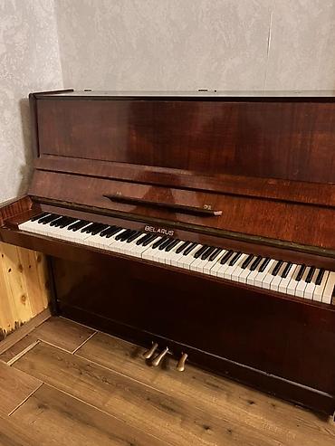 Belarus markalı akustik piano satılır. Klassik upright (şaquli)