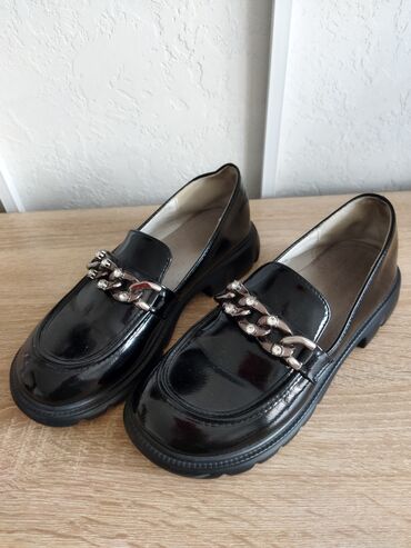женская обувь лоферы: Лоферы
Б.у в отличном состоянии 

размер 35-36
300 сом