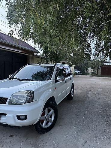 nisan x trel: Nissan X-Trail, ağ rəng, 5 qapı SUV/crossover. Özəlliklər: - Güclü və — 2