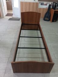 стол письменный б: Продается кровать в хорошем состоянии. Адрес улица Молдониязова дом