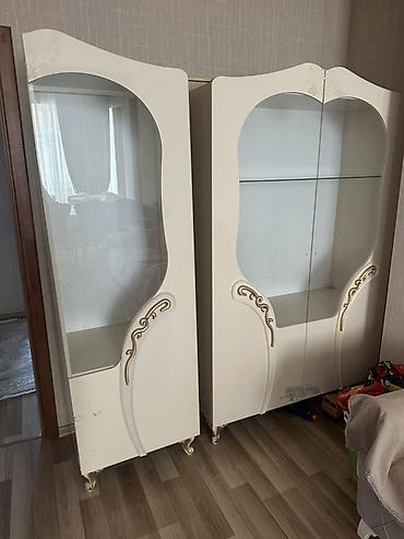 vitrin mebeli: Klassik üslubda yemək otağı üçün vitrin və bufet dəsti. Tərkibi: - 4 — 3