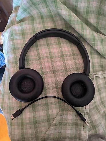 Qulaqcıqlar: Qulaqlıq (over-ear/on-ear) və USB-A – micro-USB şarj kabeli - — 1