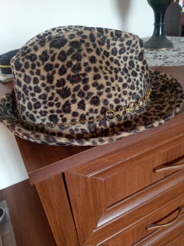 qadın şlyapaları: Turkiye, Bay şapkacı markası. Leopard sekilli, keyfiyyətli ve gözel