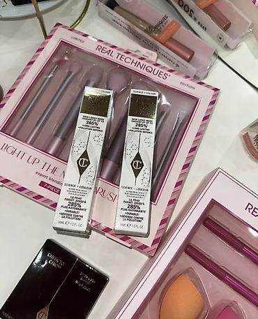 Charlotte Tilbury Beautiful Skin (30 ml) 

İnvoice gonderilir