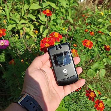 infinix note 11 pro: Motorola Razr2 V8, rəng - Qara, Düyməli — 5