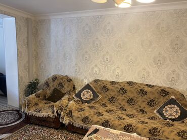 i̇şlenmiş divan kreslo: Divan ve kreslo desti 140.azn.seliqeli işlənib.
Ünvan.Yasamal