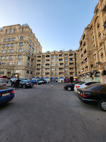 nerimanovda 1 otaqli kiraye evler: Gənclik metrosun düz üstündə 5/3 mertebesi 3 otaqli herbir seraiti