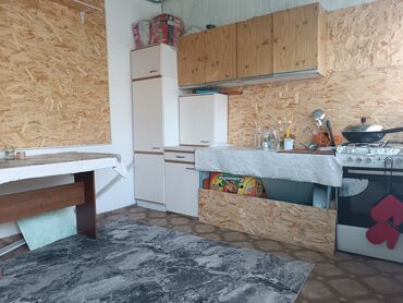 срочно продаю участок газ канализация есть: Коттедж, 11 кв. м, 5 бөлмө, Менчик ээси