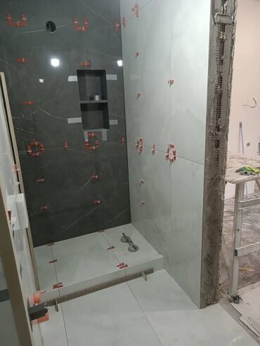 Укладка плитки: Гидроизоляционные работы, Укладка плитки на стену, Укладка плитки на пол | Керамическая плитка | Вертикальная укладка, Горизонтальная укладка, Диагональная укладка Больше 6 лет опыта — 26