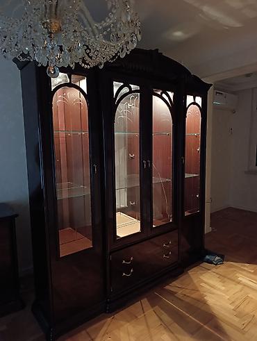 Bufetlər: Klassik vitrin-dolab - Material: tünd qəhvəyi (mahjun rəngdə) — 9