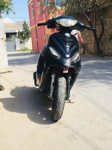 Motosikletlər: 80 sm3, 5555 km