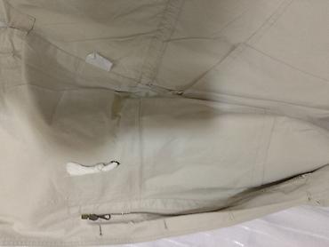 pull and bear turkey: Jakna.Neutralna boja.Kopcanje i dugmići i rasferslus.Velicina 52.Cena — 8