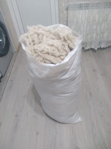 Наволочки: Böyük ağ kisə içərisində yığılmış təbii yun. Bu yun, yorğan, yastıq və