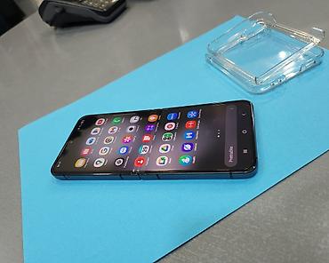 gopro: Samsung Galaxy Z Flip5 – crni, preklopni model - Memorija: 8 GB RAM / — 4
