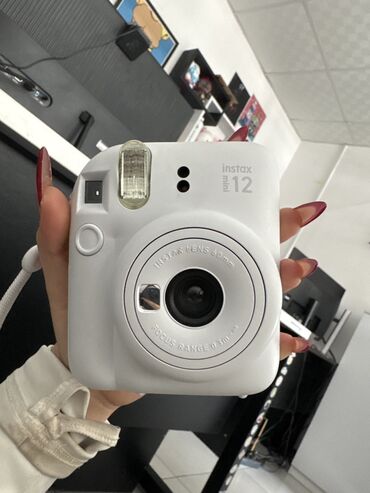 Другие аксессуары для фото/видео: Продаю сломанный instax mini12, не смогла его починить может вы