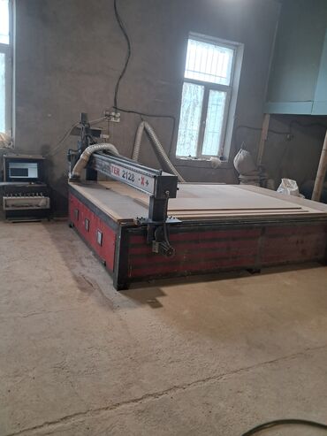 putka satilir: CNC aparatı satılır. Heç bir problemi yoxdur, 2070x2800ə MDF yerləşir