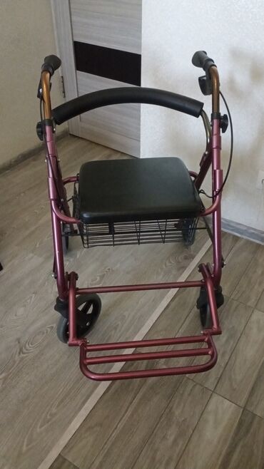 старый вещи: Продаю коляску-ходунок в отличном состоянии,почти новая. Покупали в