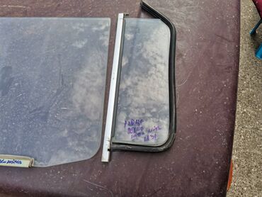 Auto delovi: Staklo desnih zadnjih vrata Lada 2131 Niva produzena. Skinuto sa — 9