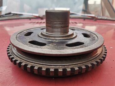 Auto delovi: Donja remenica Lada 21214i Niva. Polovno, očuvano. Skinuto sa — 9