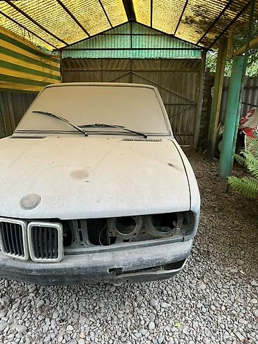 bud e9: BMW 5 series: 1985 г., Седан — 5